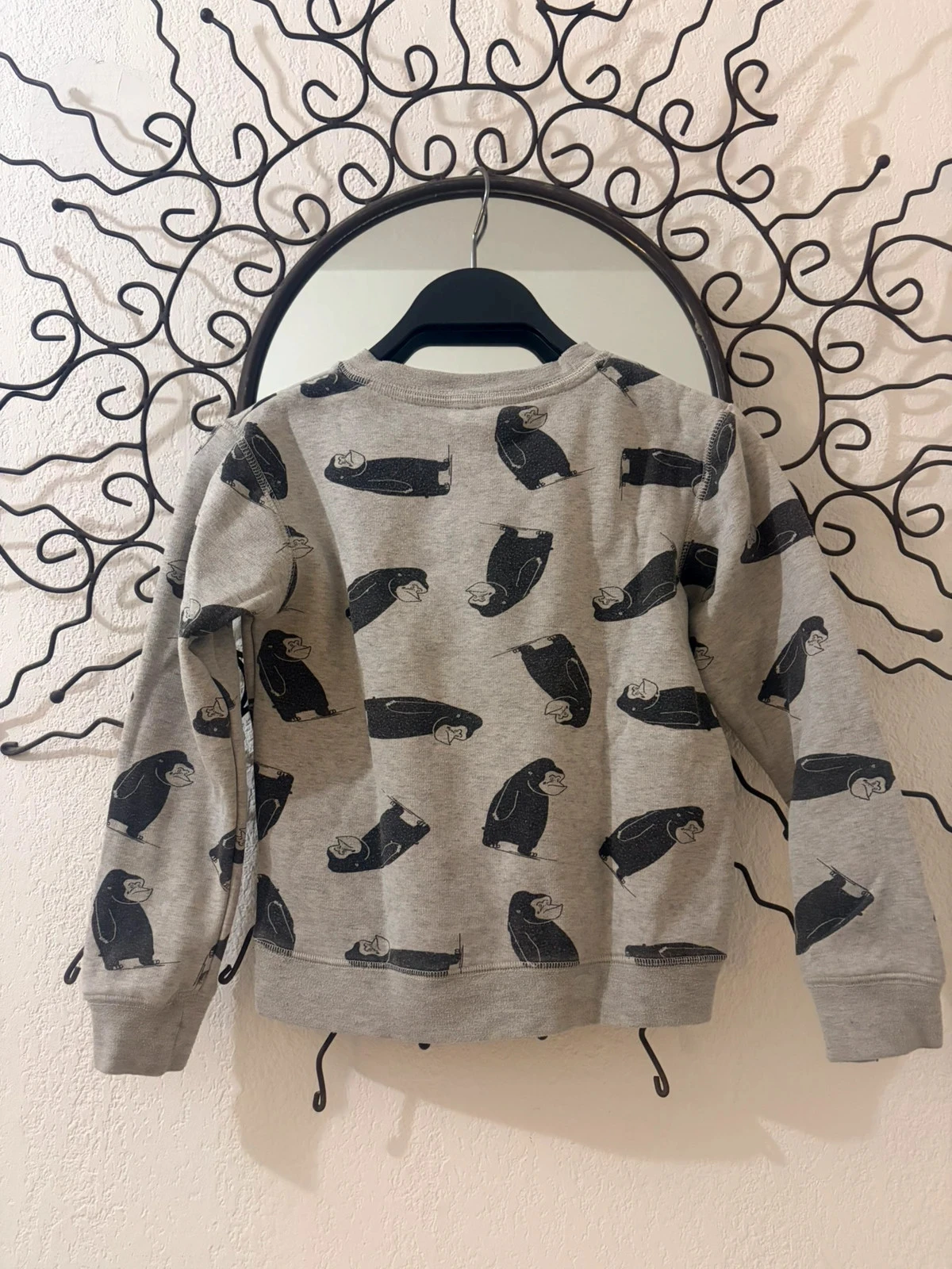 Moletom Infantil Cinza Melange com Impressão de Gorilas Esquiadores - Tamanho 122/128 (6-8 anos) – photo 4